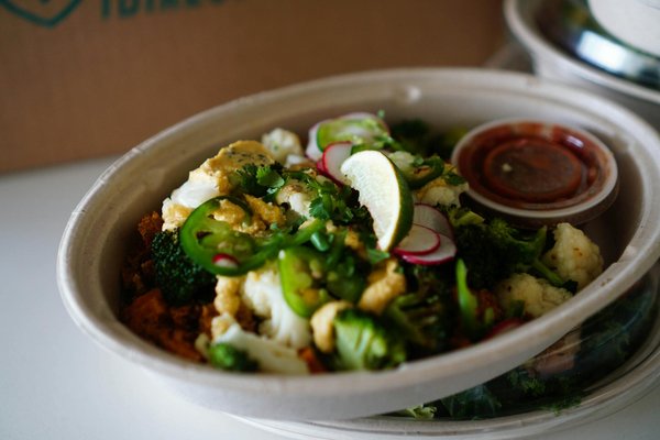 Quels sont les avantages d'un extracteur de jus vertical pour une extraction silencieuse?