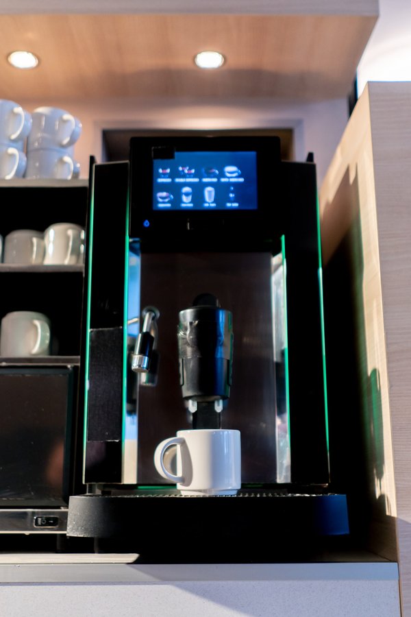 Jura x4 dark inox : la machine à café qui transforme vos pauses